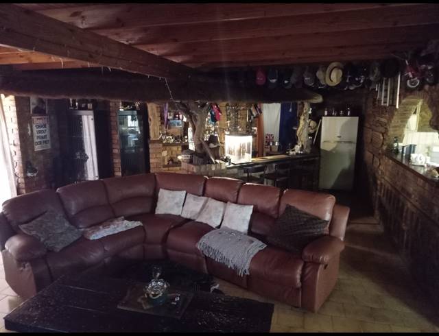 7 BEDROOM HOUSE FOR SALE IN DORANDIA